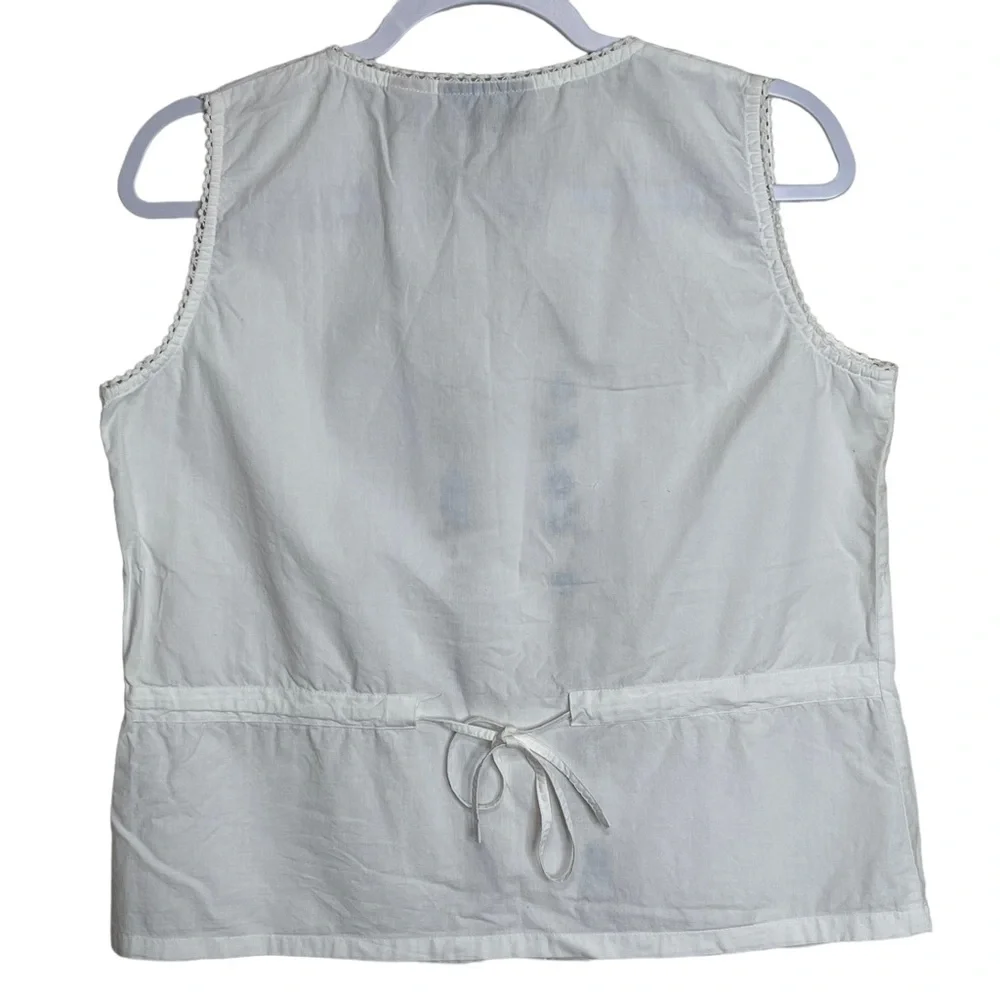 New Direction Floral Embroidered White Top Crochet Sleeveless Button Up Size M - Picture 2 of 10